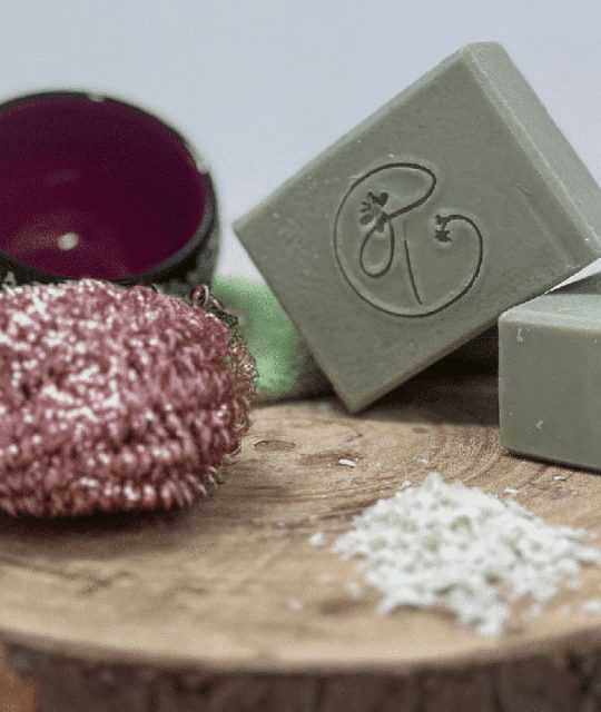 Deux savons multi-usages - mise en scène